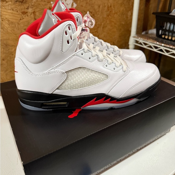 Air Jordan 5 Retro 'White Fire Red' - Picture 2 of 9